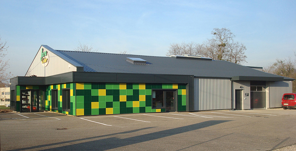 Extension et rénovation thermique d’un bâtiment industriel et commercial à Arbois